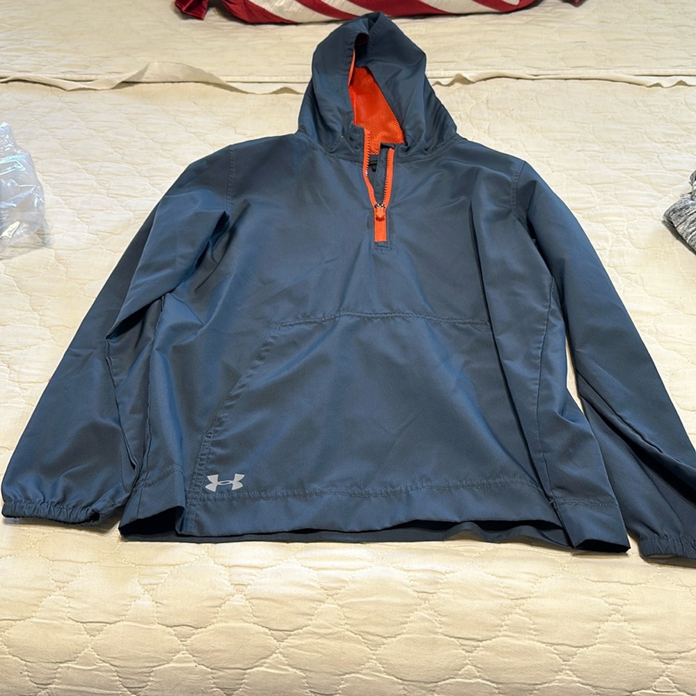 Boys medium under armour lightweight pullover, never worn
